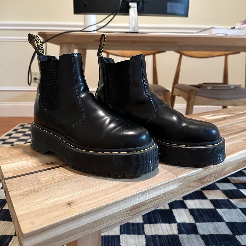 Dr. Martens 2976 Smooth Leather Chelsea Platform Boots